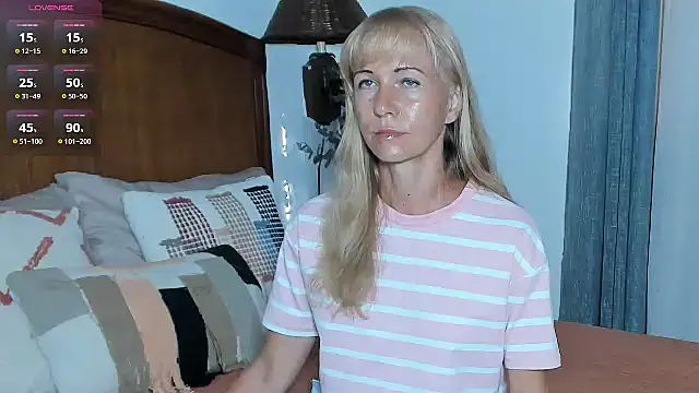 Snapshot of Christine_35 chatting on October 30, 12:50 pm Christine 35 online show from October 30, 12:50 pm