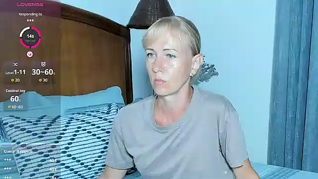 Snapshot of Christine_35 chatting on November 17, 12:11 pm Christine 35 online show from November 17, 12:11 pm