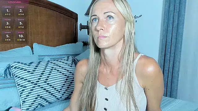 Snapshot of Christine_35 chatting on May 16, 11:53 am Christine 35 online show from May 16, 11:53 am
