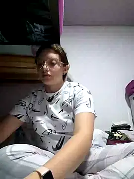 Snapshot of linda-schmidt chatting on December 7, 5:26 am linda-schmidt online show from December 7, 5:26 am