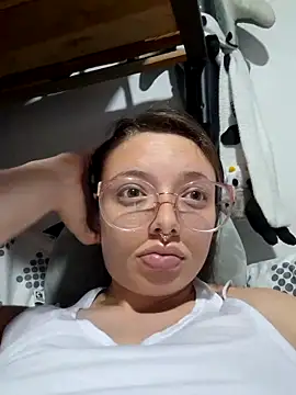 Snapshot of linda-schmidt chatting on January 12, 11:04 pm linda-schmidt online show from January 12, 11:04 pm