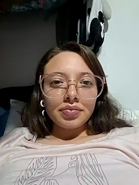 Snapshot of linda-schmidt chatting on March 7, 2:25 am linda-schmidt online show from March 7, 2:25 am