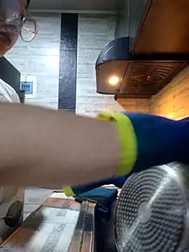 Snapshot of linda-schmidt chatting on October 25, 12:29 am linda-schmidt online show from October 25, 12:29 am