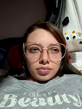 Snapshot of linda-schmidt chatting on November 3, 3:52 am linda-schmidt online show from November 3, 3:52 am