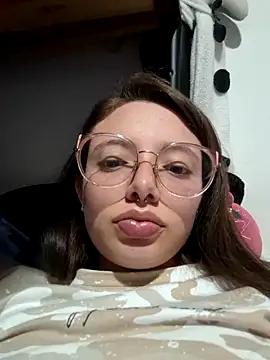 Snapshot of linda-schmidt chatting on November 6, 3:40 am linda-schmidt online show from November 6, 3:40 am