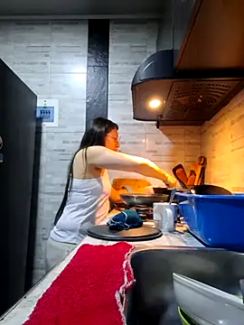 Snapshot of linda-schmidt chatting on November 7, 5:02 pm linda-schmidt online show from November 7, 5:02 pm