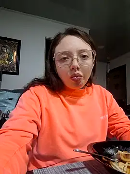 Snapshot of linda-schmidt chatting on November 9, 10:19 pm linda-schmidt online show from November 9, 10:19 pm