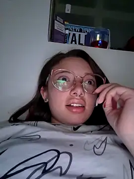 Snapshot of linda-schmidt chatting on November 16, 1:44 am linda-schmidt online show from November 16, 1:44 am