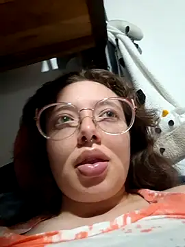 Snapshot of linda-schmidt chatting on November 18, 1:33 am linda-schmidt online show from November 18, 1:33 am