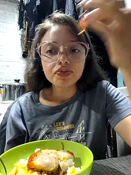 Snapshot of linda-schmidt chatting on November 19, 12:10 am linda-schmidt online show from November 19, 12:10 am