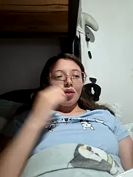 Snapshot of linda-schmidt chatting on December 14, 1:22 am linda-schmidt online show from December 14, 1:22 am