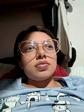 Snapshot of linda-schmidt chatting on December 15, 1:32 am linda-schmidt online show from December 15, 1:32 am