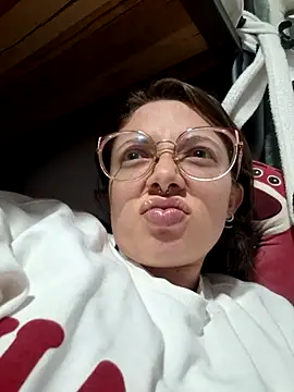 linda-schmidt online show from December 22, 1:02 am