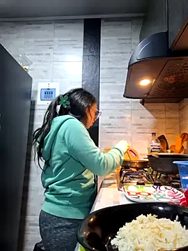 linda-schmidt online show from February 6, 8:12 pm