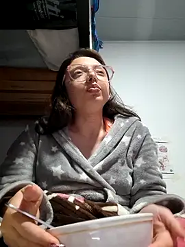 linda-schmidt online show from June 15, 12:46 am