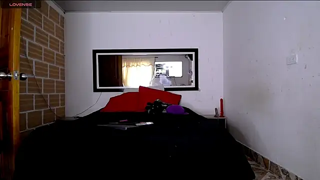 Snapshot of Julieta_Rodriguez chatting on May 24, 5:40 pm Julieta Rodriguez online show from May 24, 5:40 pm
