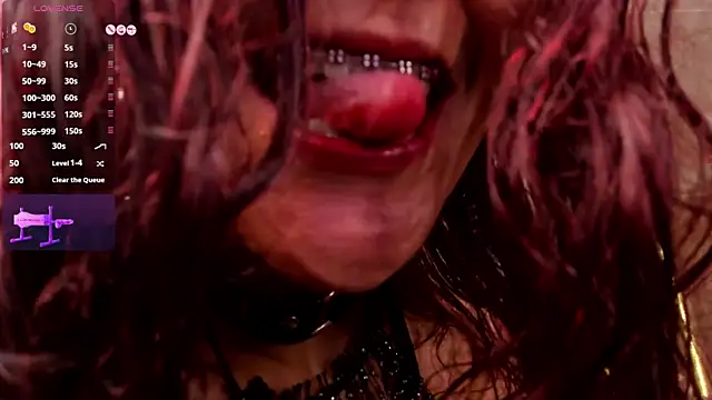 Snapshot of deepthroatlatina chatting on February 13, 7:56 am deepthroatlatina online show from February 13, 7:56 am