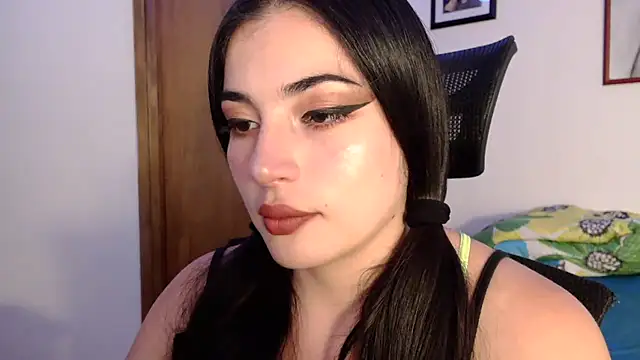 Snapshot of Honey_Aynur20 chatting on October 17, 7:16 pm Honey Aynur20 online show from October 17, 7:16 pm