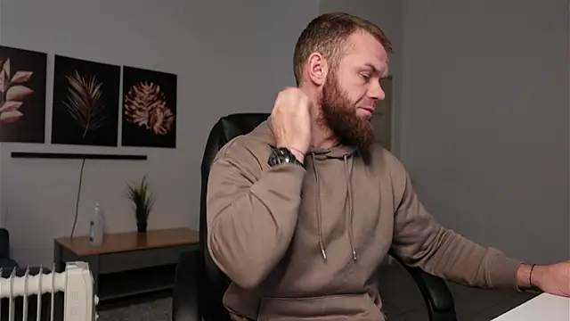 Snapshot of Tommy_Burnz chatting on December 4, 8:01 am Tommy Burnz online show from December 4, 8:01 am