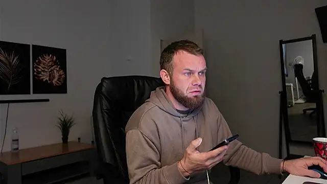 Snapshot of Tommy_Burnz chatting on December 20, 8:10 am Tommy Burnz online show from December 20, 8:10 am