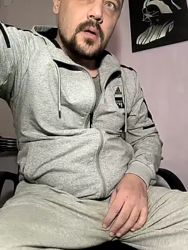 Snapshot of DanielOhCool chatting on December 6, 4:17 pm DanielOhCool online show from December 6, 4:17 pm