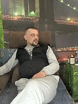 Snapshot of DanielOhCool chatting on March 18, 11:52 am DanielOhCool online show from March 18, 11:52 am