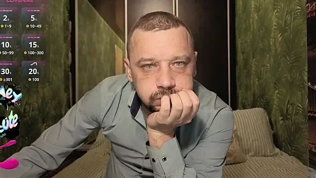 Snapshot of DanielOhCool chatting on November 6, 5:41 am DanielOhCool online show from November 6, 5:41 am