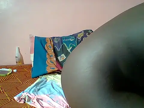 Snapshot of sluutygirl chatting on December 16, 11:21 pm sluutygirl online show from December 16, 11:21 pm