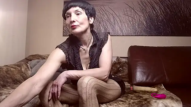 ElizabethLong online show from May 18, 6:47 pm