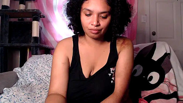 Snapshot of TasteeKitty chatting on October 25, 7:52 pm TasteeKitty online show from October 25, 7:52 pm