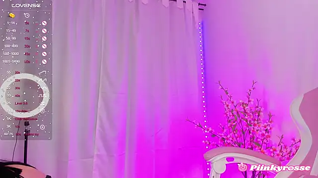 rosseblondee online show from February 10, 9:36 pm