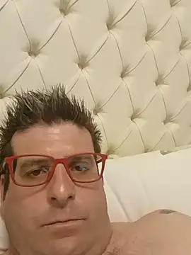 Snapshot of dario84rozz chatting on July 7, 2:43 pm dario84rozz online show from July 7, 2:43 pm