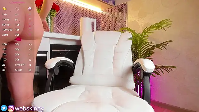 Snapshot of Top_Skinny chatting on February 26, 12:27 am Top Skinny online show from February 26, 12:27 am