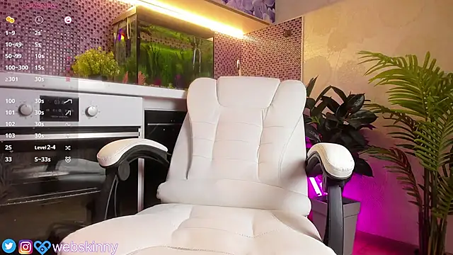 Snapshot of Top_Skinny chatting on October 1, 8:20 am Top Skinny online show from October 1, 8:20 am