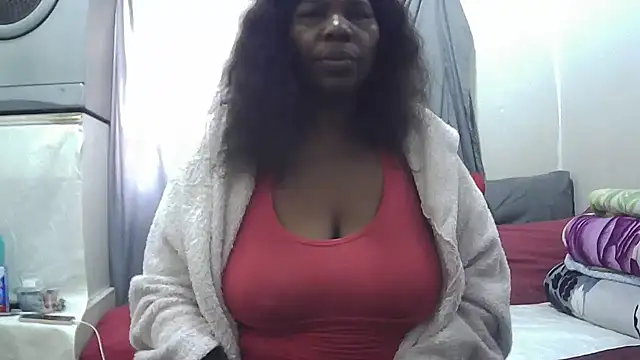 Snapshot of Delicioussexy chatting on July 8, 9:25 am Delicioussexy online show from July 8, 9:25 am