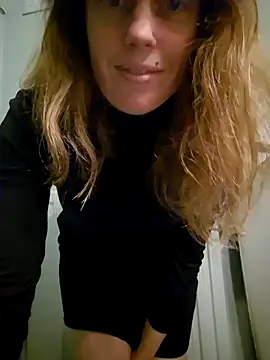 Snapshot of MissLilooo chatting on December 2, 7:49 pm MissLilooo online show from December 2, 7:49 pm