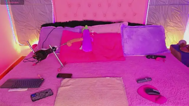 macasweet online show from September 26, 11:42 pm