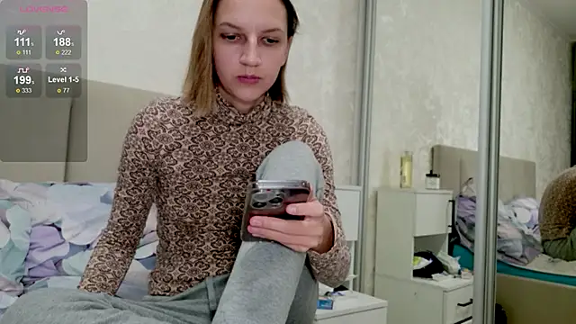 Snapshot of Alisa-w chatting on November 17, 2:01 pm Alisa-w online show from November 17, 2:01 pm