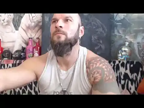 Snapshot of viking_30 chatting on January 5, 10:32 am viking 30 online show from January 5, 10:32 am