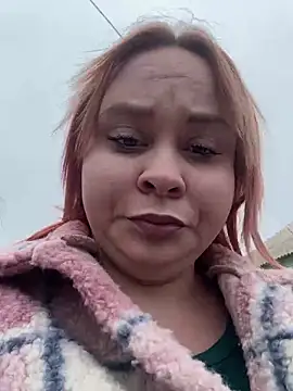 Snapshot of Model9798 chatting on January 25, 9:57 am Model9798 online show from January 25, 9:57 am