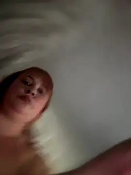 Snapshot of Model9798 chatting on October 8, 10:13 am Model9798 online show from October 8, 10:13 am