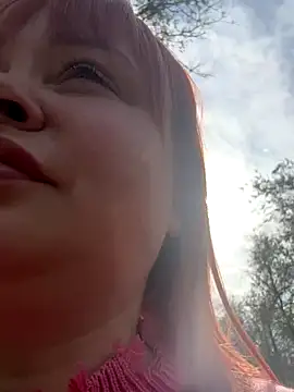 Snapshot of Model9798 chatting on October 31, 9:43 am Model9798 online show from October 31, 9:43 am