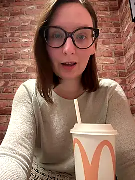 The Snowwhitee online show from December 16, 8:47 pm