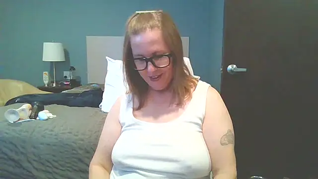 SweetandNaughty1 online show from September 12, 3:50 am