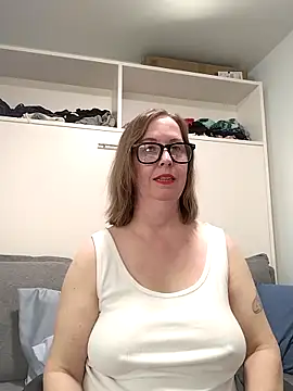 Snapshot of SweetandNaughty1 chatting on February 5, 8:24 pm SweetandNaughty1 online show from February 5, 8:24 pm