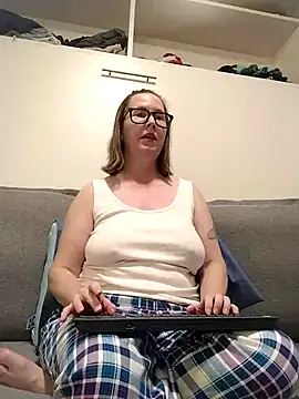 Snapshot of SweetandNaughty1 chatting on February 8, 4:38 am SweetandNaughty1 online show from February 8, 4:38 am