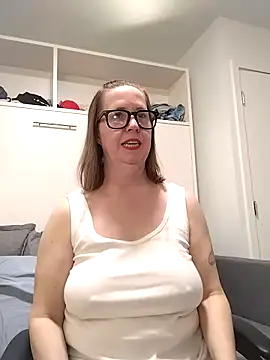 Snapshot of SweetandNaughty1 chatting on March 11, 4:02 pm SweetandNaughty1 online show from March 11, 4:02 pm