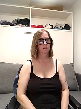 SweetandNaughty1 online show from June 11, 4:10 am