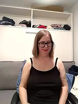 SweetandNaughty1 online show from June 16, 4:15 am