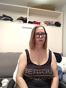 SweetandNaughty1 online show from June 16, 9:28 pm